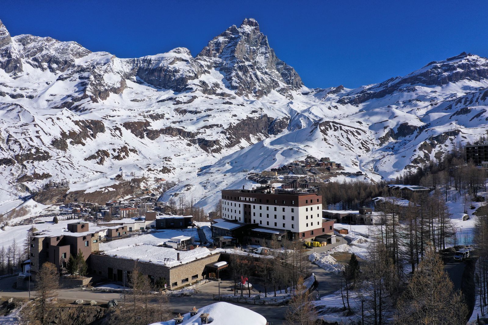 Valtur Cervinia Cristallo - view of hotel exterior with the Matterhorn in the background